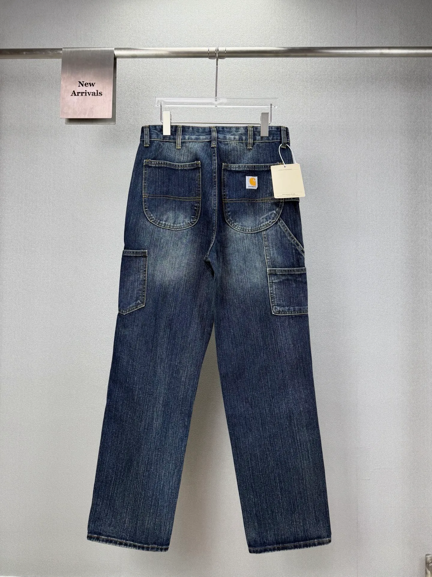 Carhartt 2026 New Arrival Washed and Distressed Logging Bamboo Couple's Loose Jeans High Version High Version Top Ceiling Quality Styles with different washed textures are very friendly to people with thin legs and thick legs. The straight version is very flattering to the leg shape. Moderate length that never goes out of style, easy and casual to match, basic styling for various styles, a must-have in the wardrobe! The fabric is stiff but also makes the upper body soft without losing texture. The washing process is even more perfect. It is a must-have item for everyone! ! ! Washed wheat, hang tag, pants label, three complete labels Color: Blue Size: 28, 30, 32, 34, 36 (five sizes)
